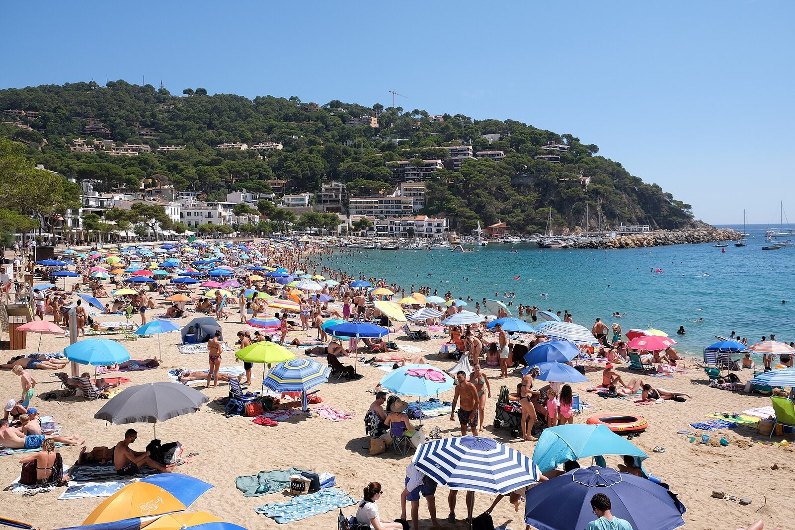 Llafranc — Hippe boulevard aan de Costa Brava bij Begur