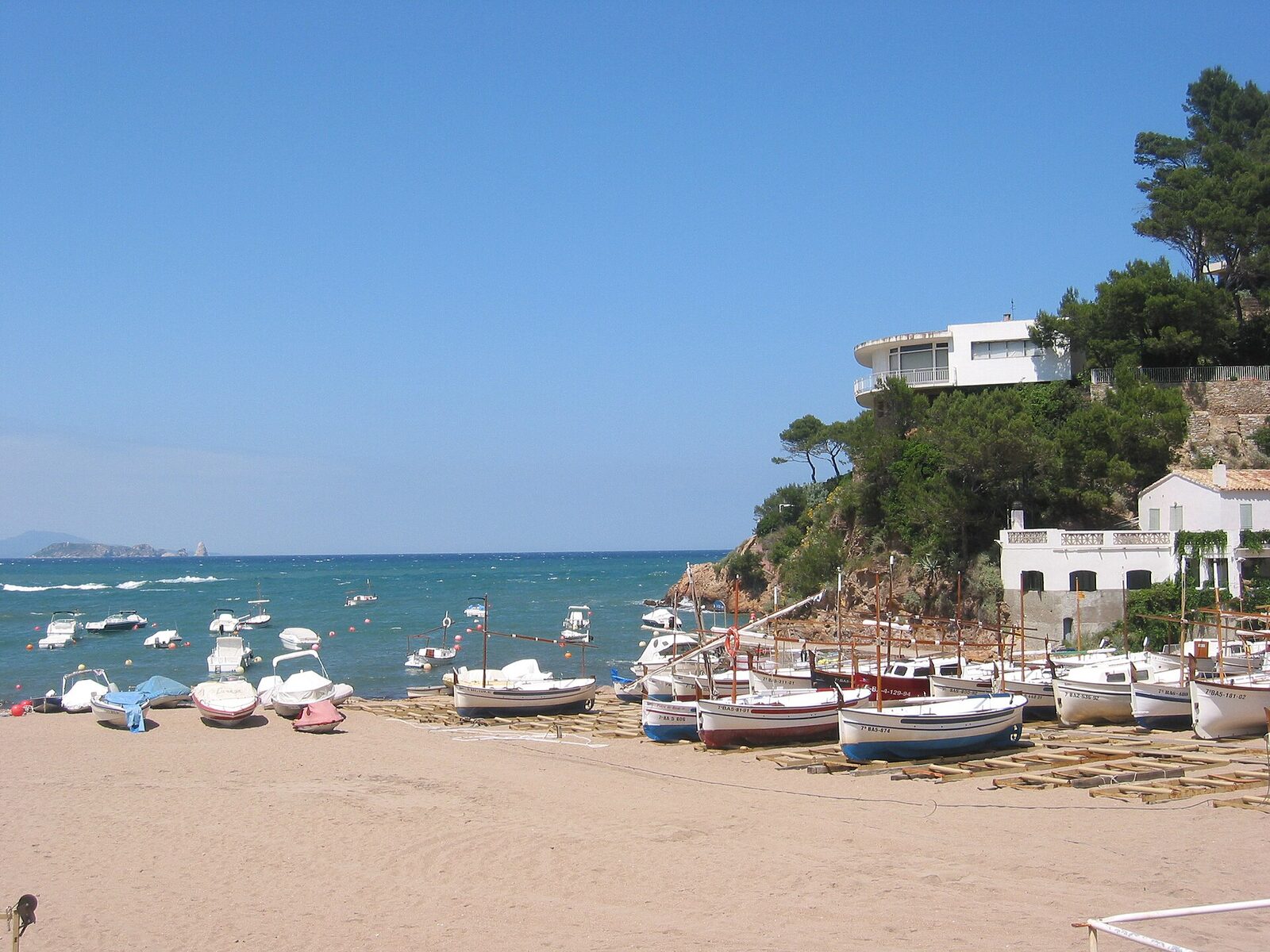 Platja de Sa Riera — Zandstrand aan de Costa Brava bij Begur